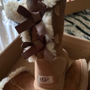 USED WOMENS UGGS